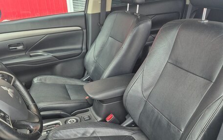 Mitsubishi Outlander III рестайлинг 3, 2012 год, 1 450 000 рублей, 6 фотография