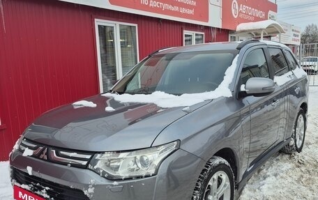 Mitsubishi Outlander III рестайлинг 3, 2012 год, 1 450 000 рублей, 4 фотография