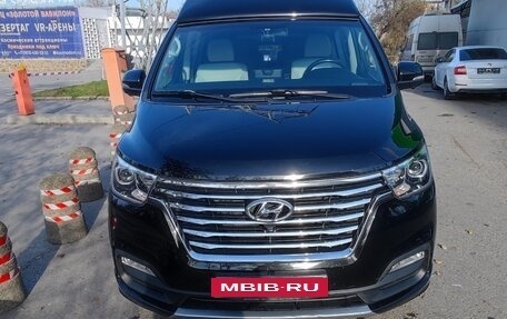 Hyundai Grand Starex Grand Starex I рестайлинг 2, 2019 год, 4 900 000 рублей, 3 фотография