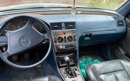 Mercedes-Benz C-Класс, 1994 год, 280 000 рублей, 8 фотография