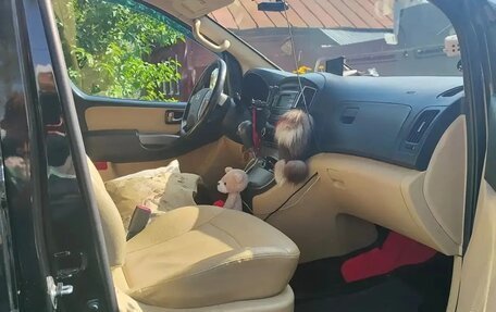 Hyundai H-1 II рестайлинг, 2017 год, 2 400 000 рублей, 10 фотография