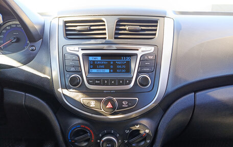 Hyundai Solaris II рестайлинг, 2015 год, 980 000 рублей, 19 фотография