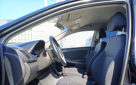 Hyundai Solaris II рестайлинг, 2015 год, 980 000 рублей, 20 фотография