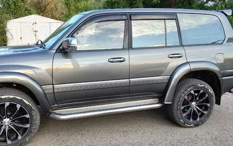 Toyota Land Cruiser 100 рестайлинг 2, 2000 год, 1 400 000 рублей, 3 фотография