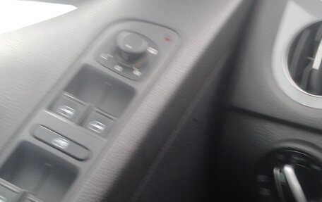 Volkswagen Tiguan I, 2011 год, 930 000 рублей, 8 фотография