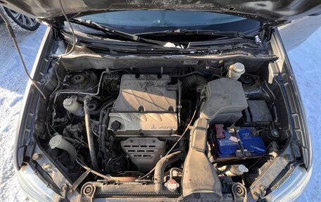 Mitsubishi Outlander III рестайлинг 3, 2006 год, 800 000 рублей, 11 фотография