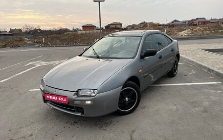 Mazda 323, 1994 год, 280 000 рублей, 1 фотография