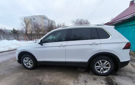 Volkswagen Tiguan II, 2017 год, 2 200 000 рублей, 2 фотография
