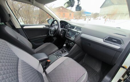 Volkswagen Tiguan II, 2017 год, 2 200 000 рублей, 12 фотография