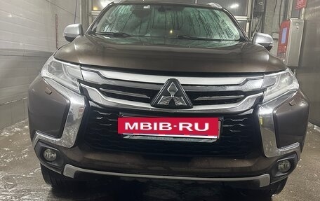 Mitsubishi Pajero Sport III рестайлинг, 2018 год, 2 900 000 рублей, 8 фотография