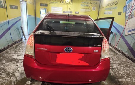 Toyota Prius, 2011 год, 1 100 000 рублей, 2 фотография