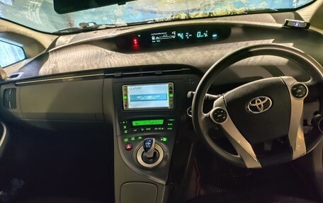 Toyota Prius, 2011 год, 1 100 000 рублей, 9 фотография