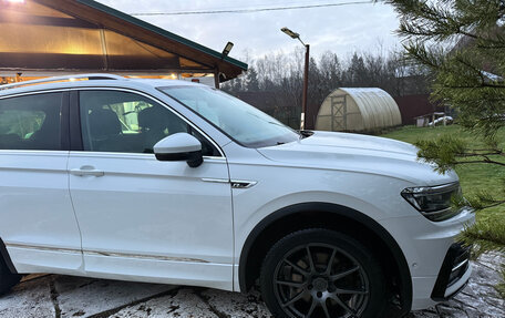 Volkswagen Tiguan II, 2019 год, 3 100 000 рублей, 2 фотография