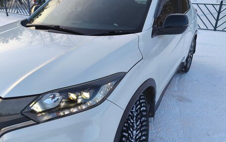 Honda Vezel, 2016 год, 1 900 000 рублей, 2 фотография