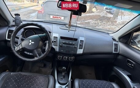 Mitsubishi Outlander III рестайлинг 3, 2011 год, 1 300 000 рублей, 9 фотография