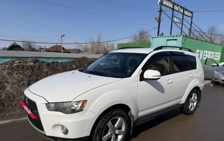Mitsubishi Outlander III рестайлинг 3, 2011 год, 1 300 000 рублей, 2 фотография