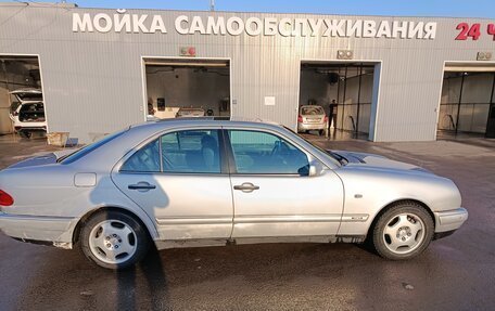 Mercedes-Benz E-Класс, 1998 год, 380 000 рублей, 3 фотография