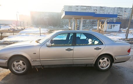 Mercedes-Benz E-Класс, 1998 год, 380 000 рублей, 5 фотография