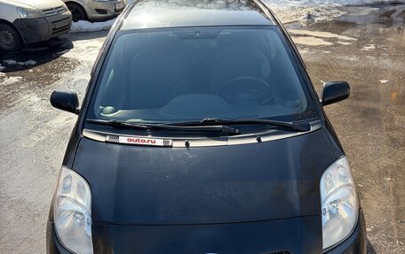 Toyota Yaris III рестайлинг, 2007 год, 579 000 рублей, 3 фотография