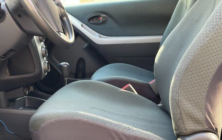 Toyota Yaris III рестайлинг, 2007 год, 579 000 рублей, 18 фотография