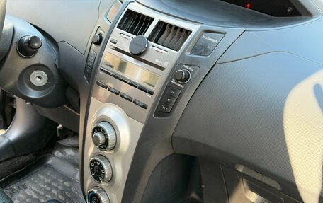 Toyota Yaris III рестайлинг, 2007 год, 579 000 рублей, 24 фотография