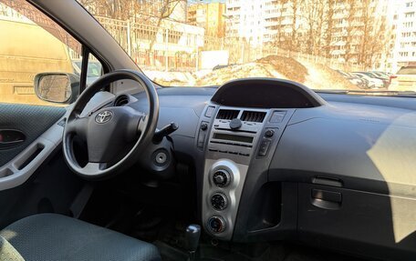 Toyota Yaris III рестайлинг, 2007 год, 579 000 рублей, 29 фотография