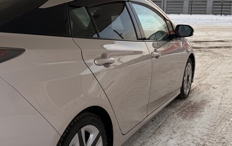 Toyota Prius IV XW50, 2016 год, 1 580 000 рублей, 5 фотография