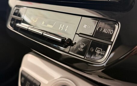 Toyota Prius IV XW50, 2016 год, 1 580 000 рублей, 16 фотография