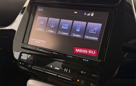 Toyota Prius IV XW50, 2016 год, 1 580 000 рублей, 15 фотография