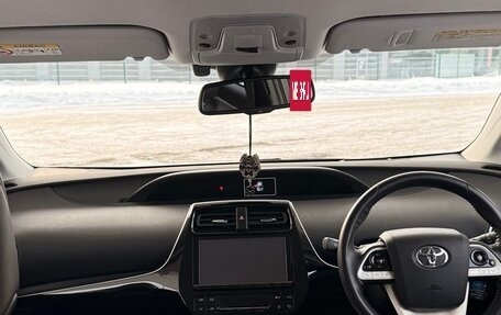 Toyota Prius IV XW50, 2016 год, 1 580 000 рублей, 11 фотография