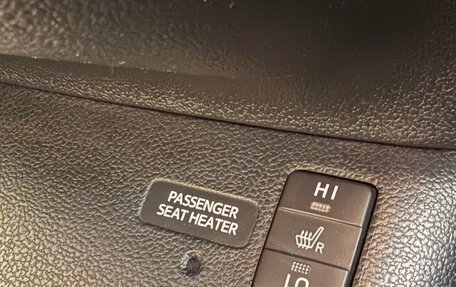 Toyota Prius IV XW50, 2016 год, 1 580 000 рублей, 17 фотография