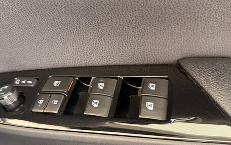 Toyota Prius IV XW50, 2016 год, 1 580 000 рублей, 21 фотография