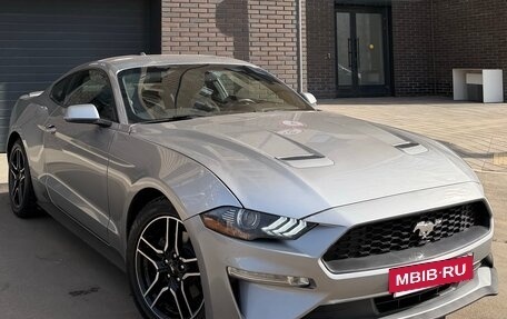 Ford Mustang VI рестайлинг, 2020 год, 2 850 000 рублей, 3 фотография