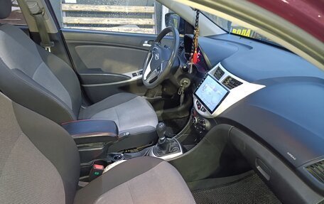 Hyundai Solaris II рестайлинг, 2011 год, 680 000 рублей, 5 фотография