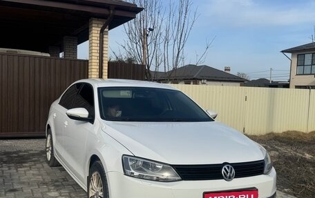 Volkswagen Jetta VI, 2013 год, 960 000 рублей, 1 фотография