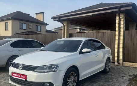 Volkswagen Jetta VI, 2013 год, 960 000 рублей, 3 фотография