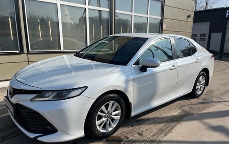 Toyota Camry, 2021 год, 1 900 000 рублей, 2 фотография