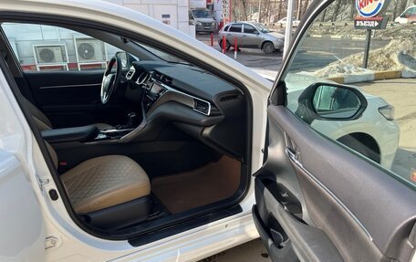 Toyota Camry, 2021 год, 1 900 000 рублей, 11 фотография