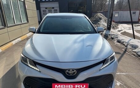 Toyota Camry, 2021 год, 1 900 000 рублей, 4 фотография
