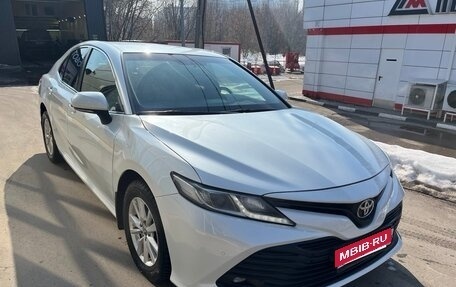 Toyota Camry, 2021 год, 1 900 000 рублей, 3 фотография