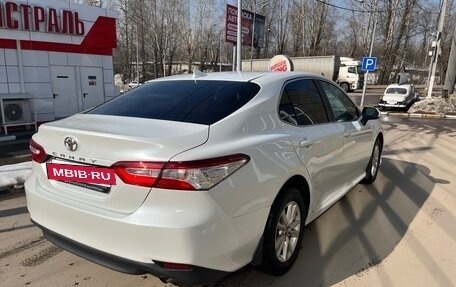 Toyota Camry, 2021 год, 1 900 000 рублей, 6 фотография