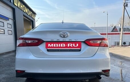 Toyota Camry, 2021 год, 1 900 000 рублей, 5 фотография