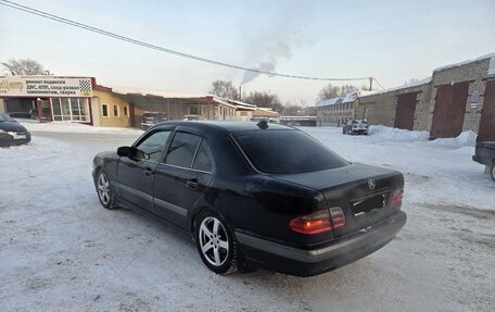 Mercedes-Benz E-Класс, 2001 год, 350 000 рублей, 3 фотография