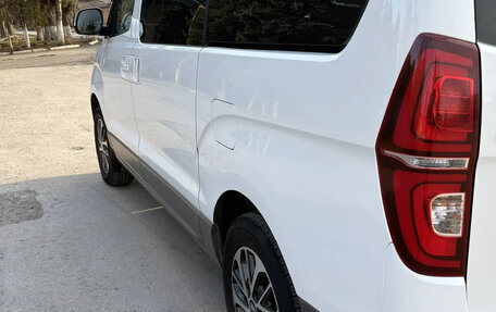 Hyundai Grand Starex Grand Starex I рестайлинг 2, 2018 год, 3 270 000 рублей, 5 фотография