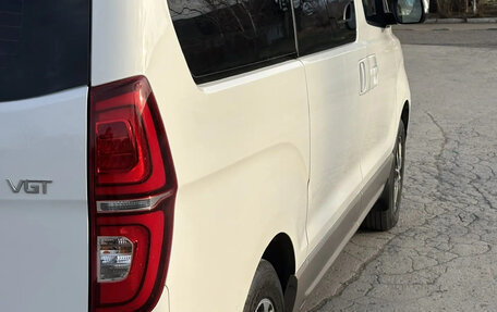 Hyundai Grand Starex Grand Starex I рестайлинг 2, 2018 год, 3 270 000 рублей, 4 фотография