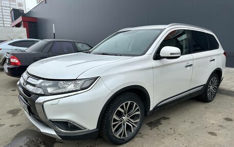 Mitsubishi Outlander III рестайлинг 3, 2016 год, 1 850 000 рублей, 3 фотография