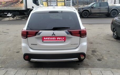 Mitsubishi Outlander III рестайлинг 3, 2016 год, 1 850 000 рублей, 4 фотография