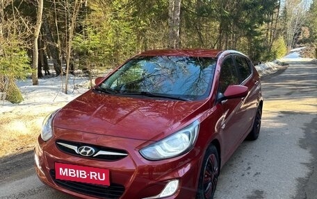 Hyundai Solaris II рестайлинг, 2012 год, 800 000 рублей, 1 фотография
