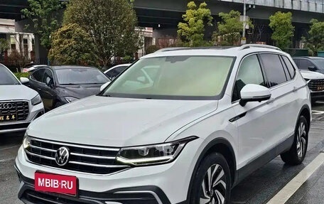 Volkswagen Tiguan II, 2023 год, 2 555 123 рублей, 1 фотография