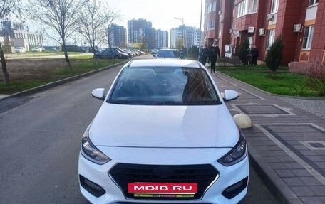 Hyundai Solaris II рестайлинг, 2018 год, 730 000 рублей, 2 фотография